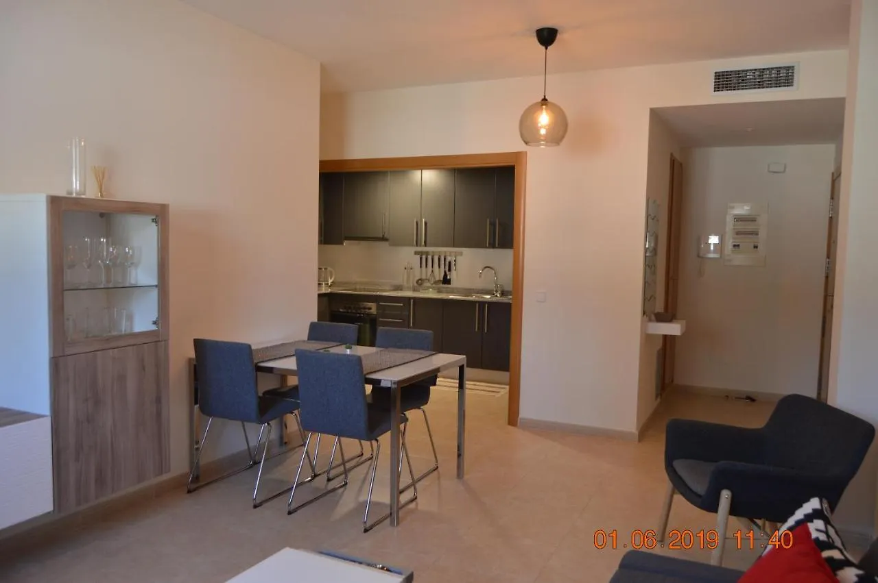 Apartamento Piscina Viena روساس شقة